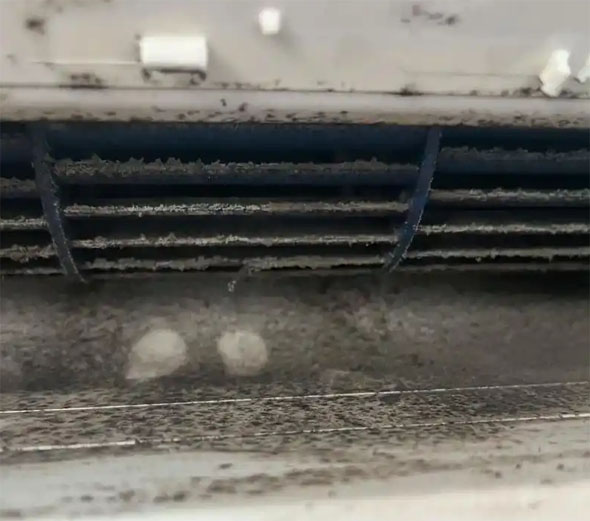 安仁空调吹的风有股烧焦味是怎么回事